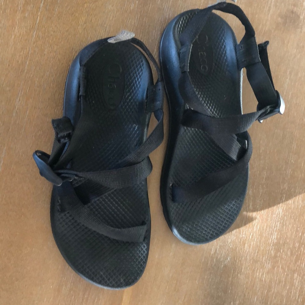 Like new black Chacos!